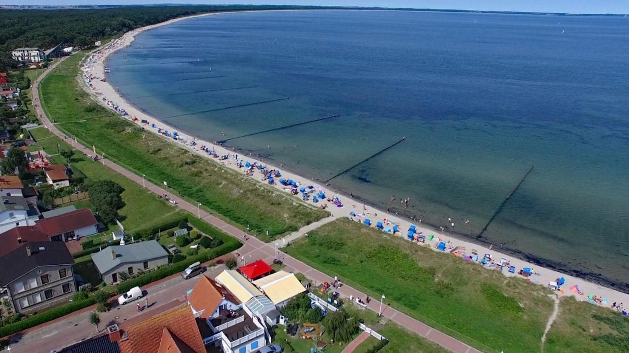 Ferienhaus Emmely Nur Wenige Gehminuten Zum Strand Ruhig Glowe Bagian luar foto