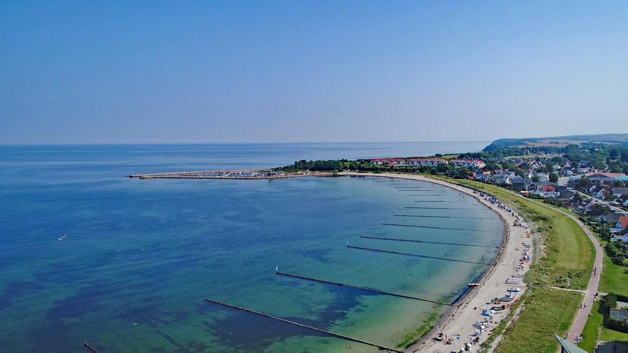 Ferienhaus Emmely Nur Wenige Gehminuten Zum Strand Ruhig Glowe Bagian luar foto