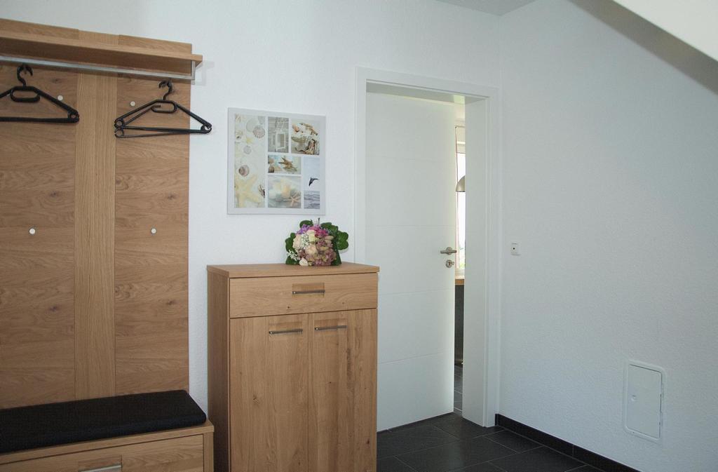 Ferienhaus Emmely Nur Wenige Gehminuten Zum Strand Ruhig Glowe Bagian luar foto