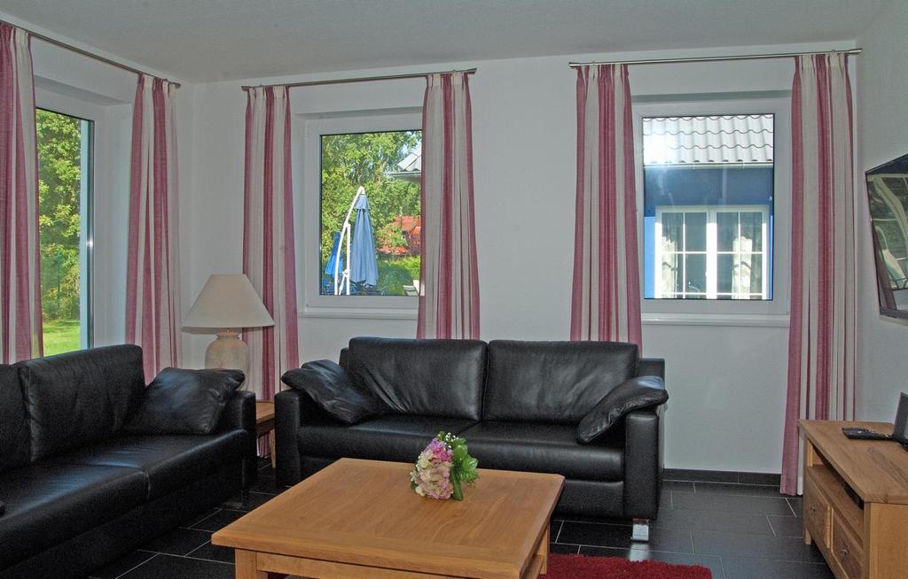 Ferienhaus Emmely Nur Wenige Gehminuten Zum Strand Ruhig Glowe Bagian luar foto