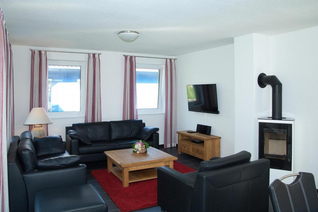 Ferienhaus Emmely Nur Wenige Gehminuten Zum Strand Ruhig Glowe Bagian luar foto