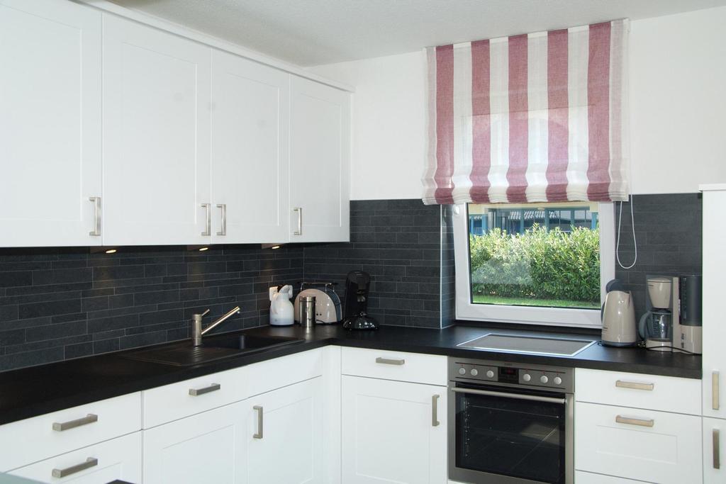 Ferienhaus Emmely Nur Wenige Gehminuten Zum Strand Ruhig Glowe Bagian luar foto