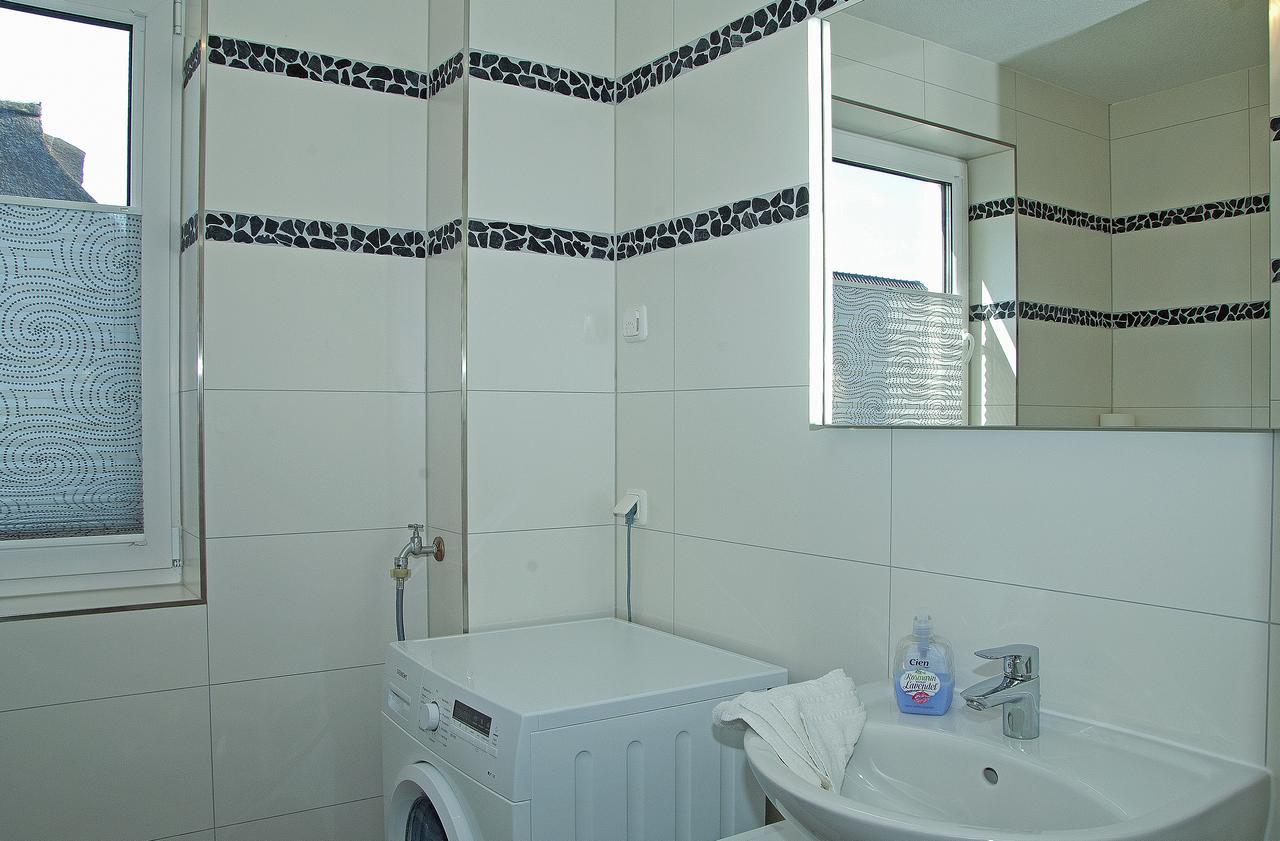 Ferienhaus Emmely Nur Wenige Gehminuten Zum Strand Ruhig Glowe Bagian luar foto